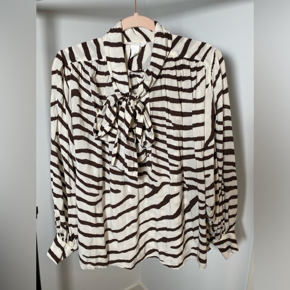 H&M Zebra Print Blouse with Tie Neck - Size 4 - Picture 10 of 10